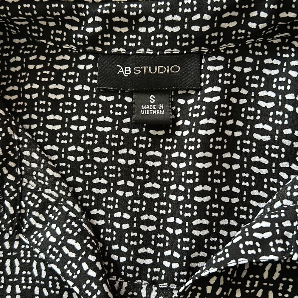 Button Down Top - Picture 3 of 4